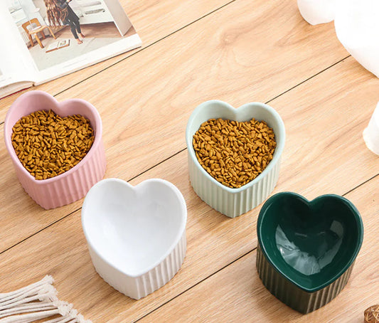 Slanted Ceramic Pet Bowl for Cats – Ergonomic, Whisker-Friendly Feeding Bowl